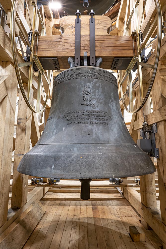 Glocke 1 - Christus Salvator